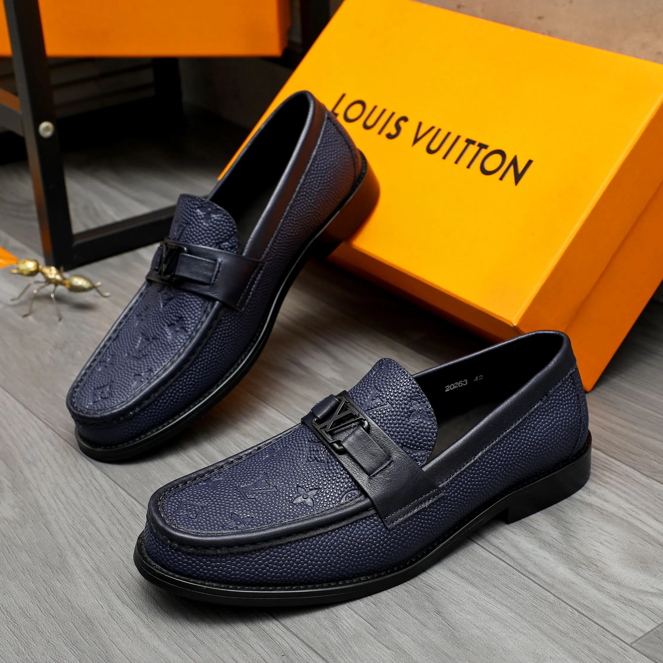 Men's shoes 💰420 Product trademark: LV "Louis Vuitton" business slip-on leather shoes Regular size: 38-45 (45 is custom-made and non-returnable) Product materials: Selected grain embossed cowhide upper, cowhide lining, original outsole